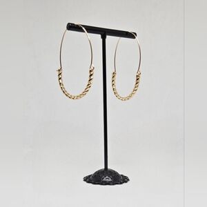 Gold Tone Twisted Rope Hoop Earrings – Classic Everyday Statement Jewelry